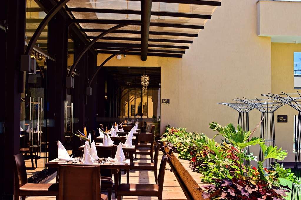Отель Doubletree By Hilton Найроби Ресторан фото