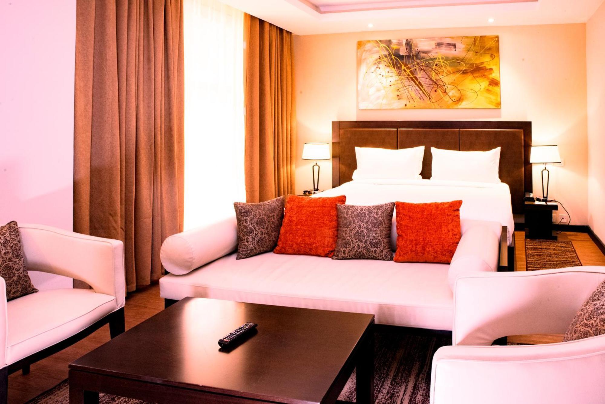Отель Doubletree By Hilton Найроби Экстерьер фото
